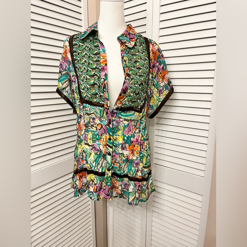 Amazing loose fit, ribbed blouse colorful and tropic